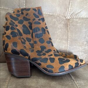 Matisse Leopard Print women’s Ankle Boots size 9.5